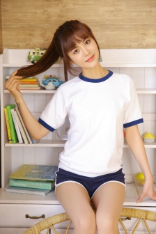 女人脱裤头男生就摸
